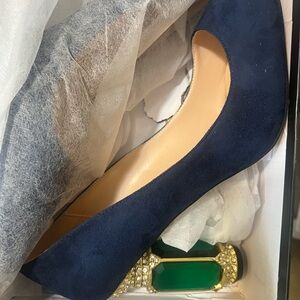 Beautiful 4.5” heal pointy toe sleep on dressy shoes